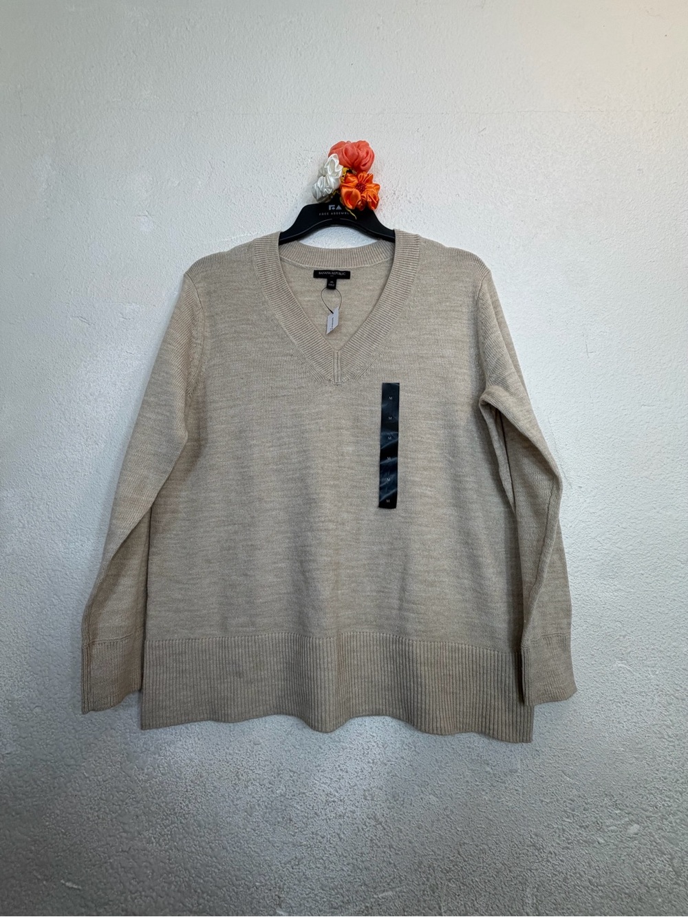 NWT Banana Republic Cozy Knit V-Neck Pullover Sweater Size M